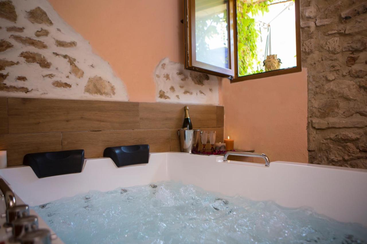 Deluxe Suite Spa Bath,141463329:JPEG