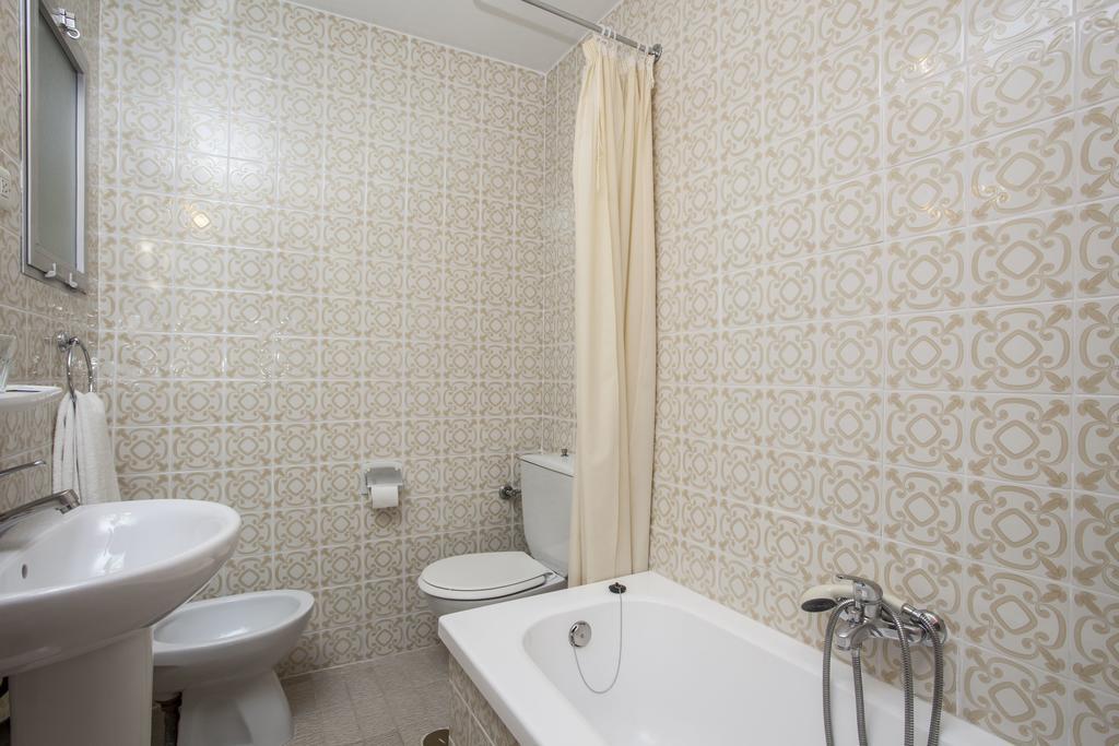 Single Room,262461789:JPEG