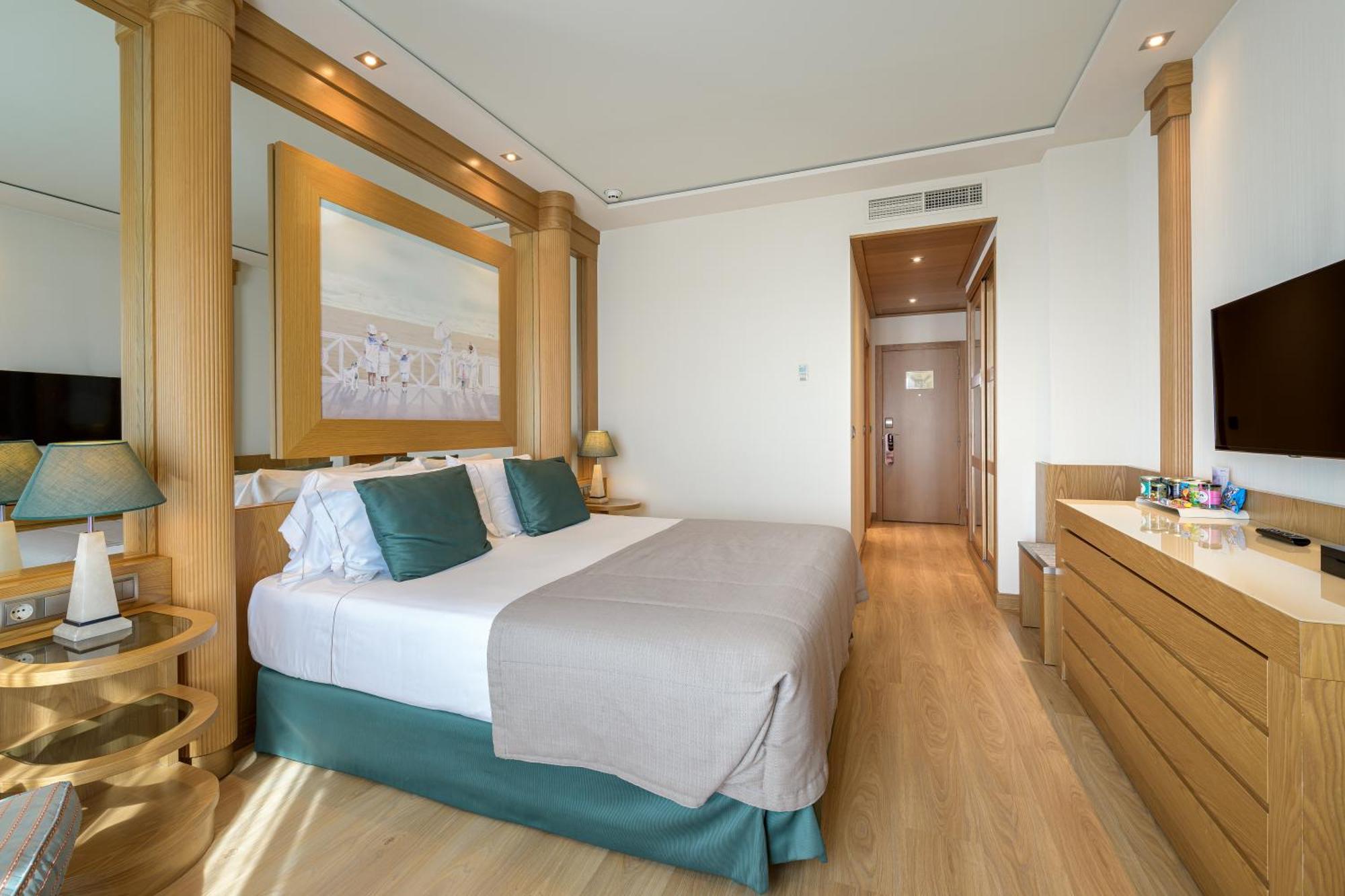 Classic Double or Twin Room City View