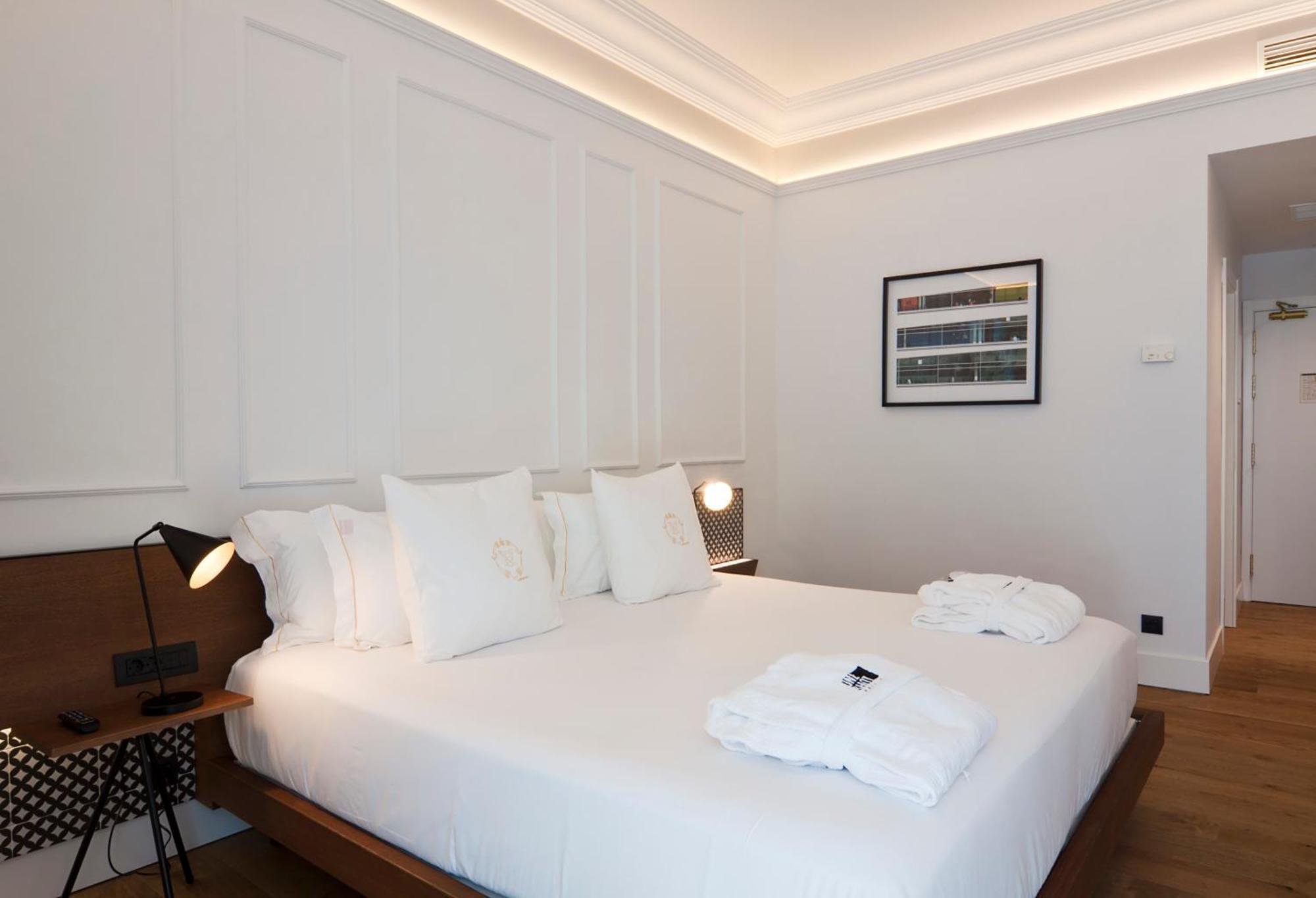 Standard Double or Twin Room,705672748:JPEG