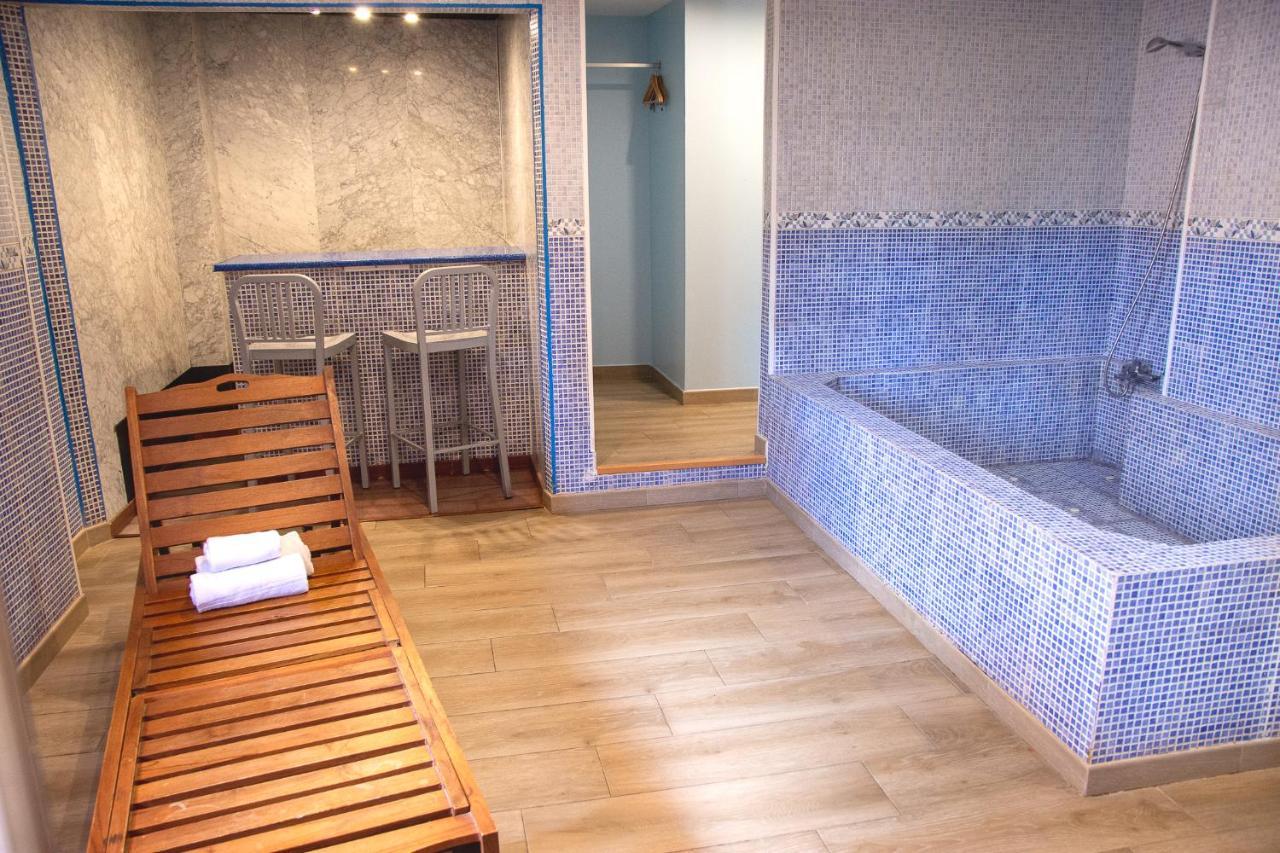 Luxury Suite Spa Bath,1431852436:JPEG