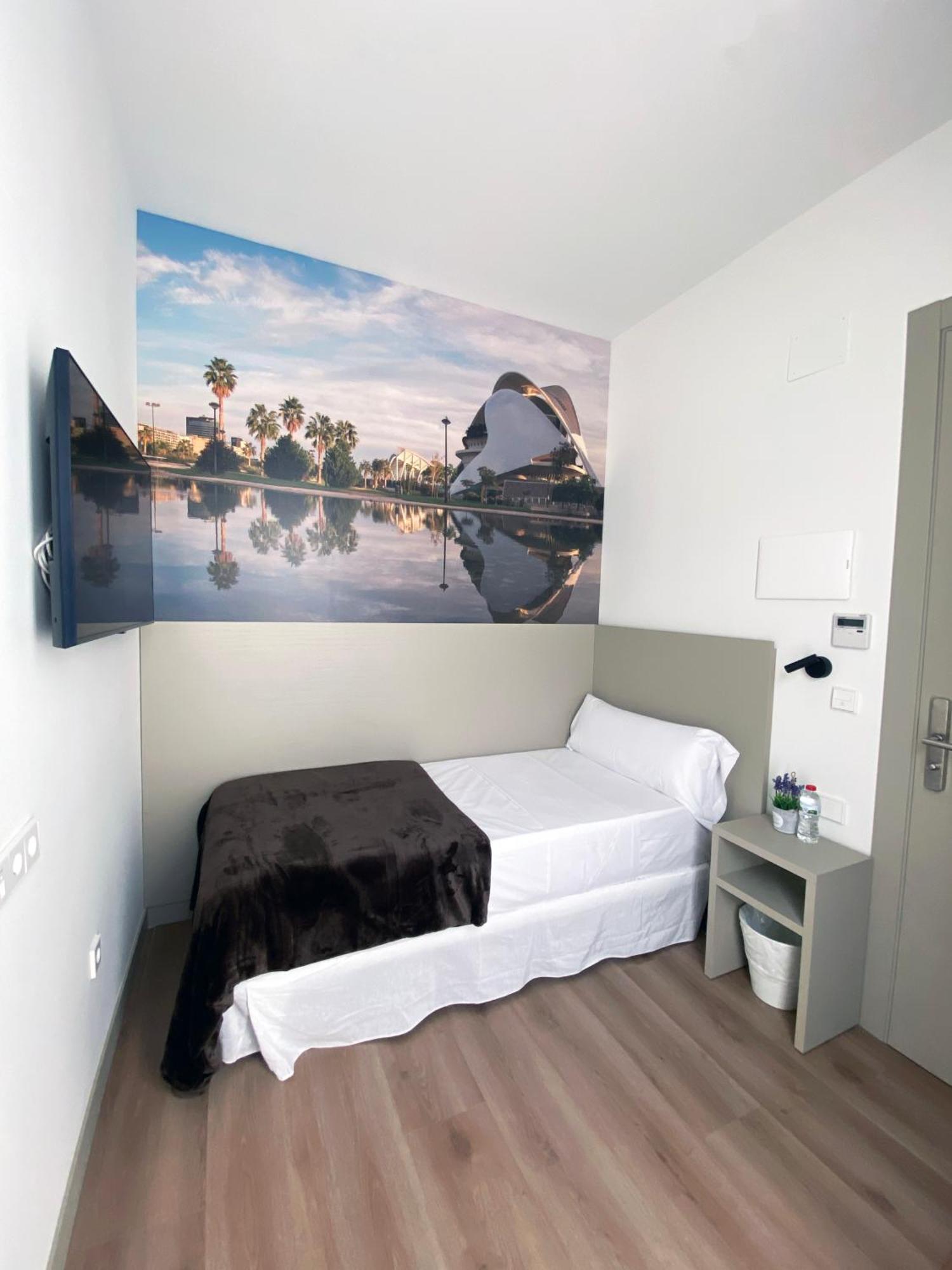 Deluxe Single Room,1547958097:JPEG