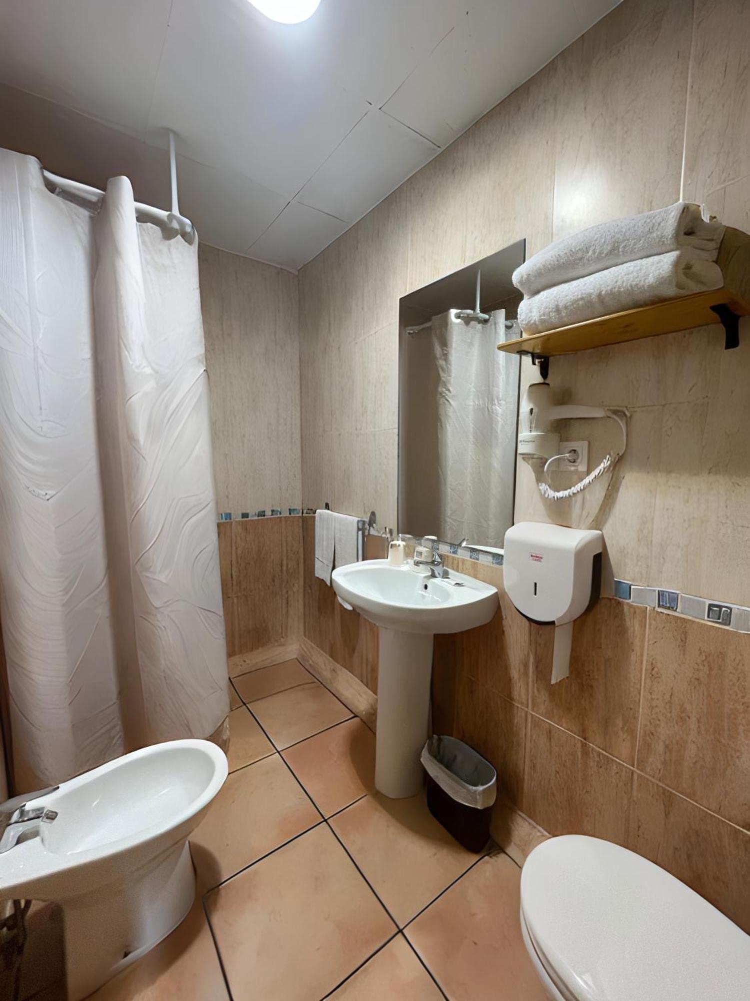 Quadruple Room Private Bathroom,1431851587:JPEG