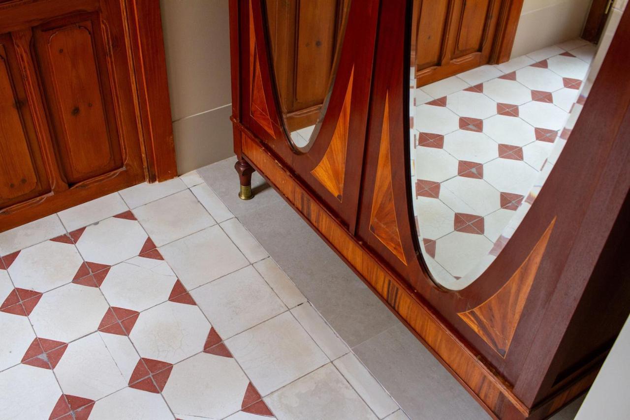 Deluxe Double Room Shower