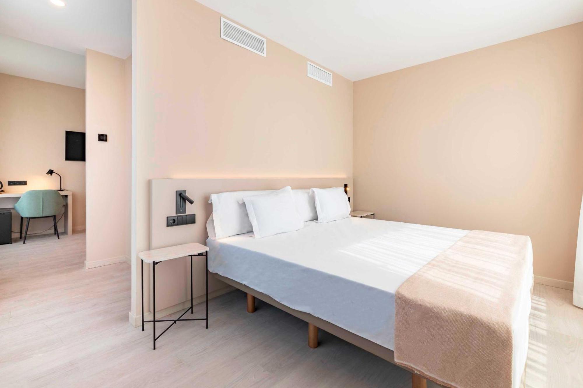 Junior Suite,1622760766:JPEG