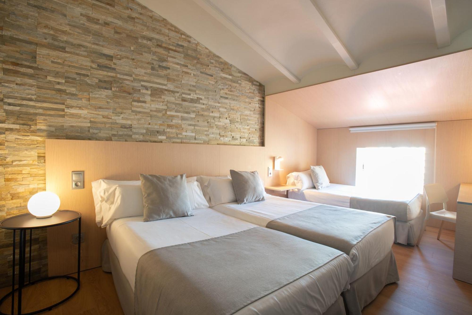 Triple Room (2 Adults + 1 Child),1658085627:JPEG