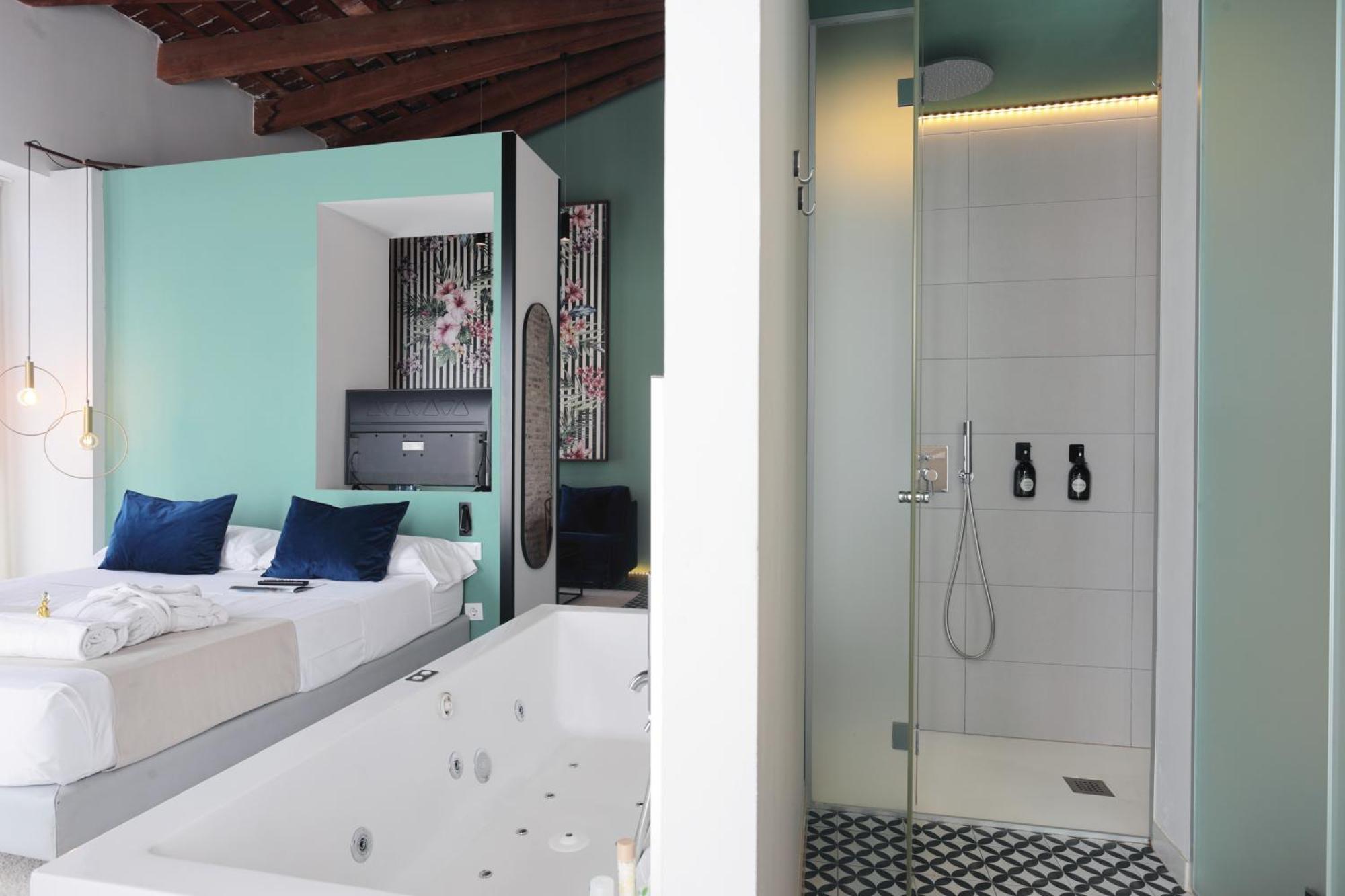 Deluxe Double Room with Spa Bath,1687540194:JPEG