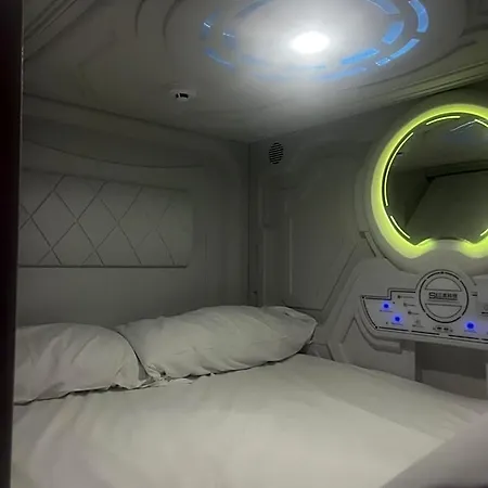 Limin Hostel Capsules-3